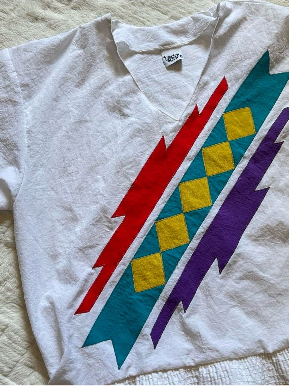 Vintage 1990d White western V-Neck Top with Colorful Geometric Stripe XL